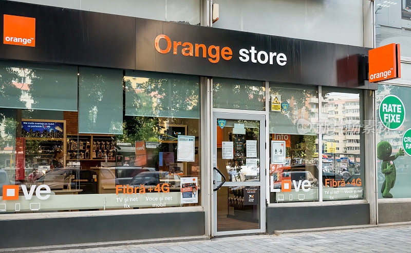 布加勒斯特/罗马尼亚——2020年6月22日:布加勒斯特市中心的橙店。最大的电信公司之一。